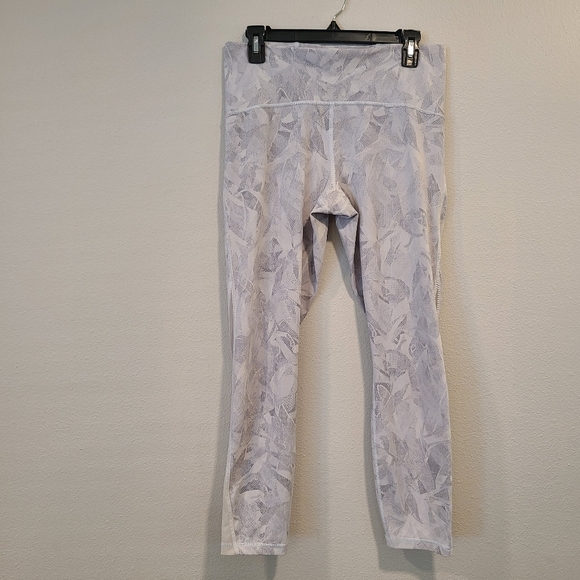 Lululemon Train Times 7/8 pant 25" Jasmine White Multi Leggings - Picture 3 of 9